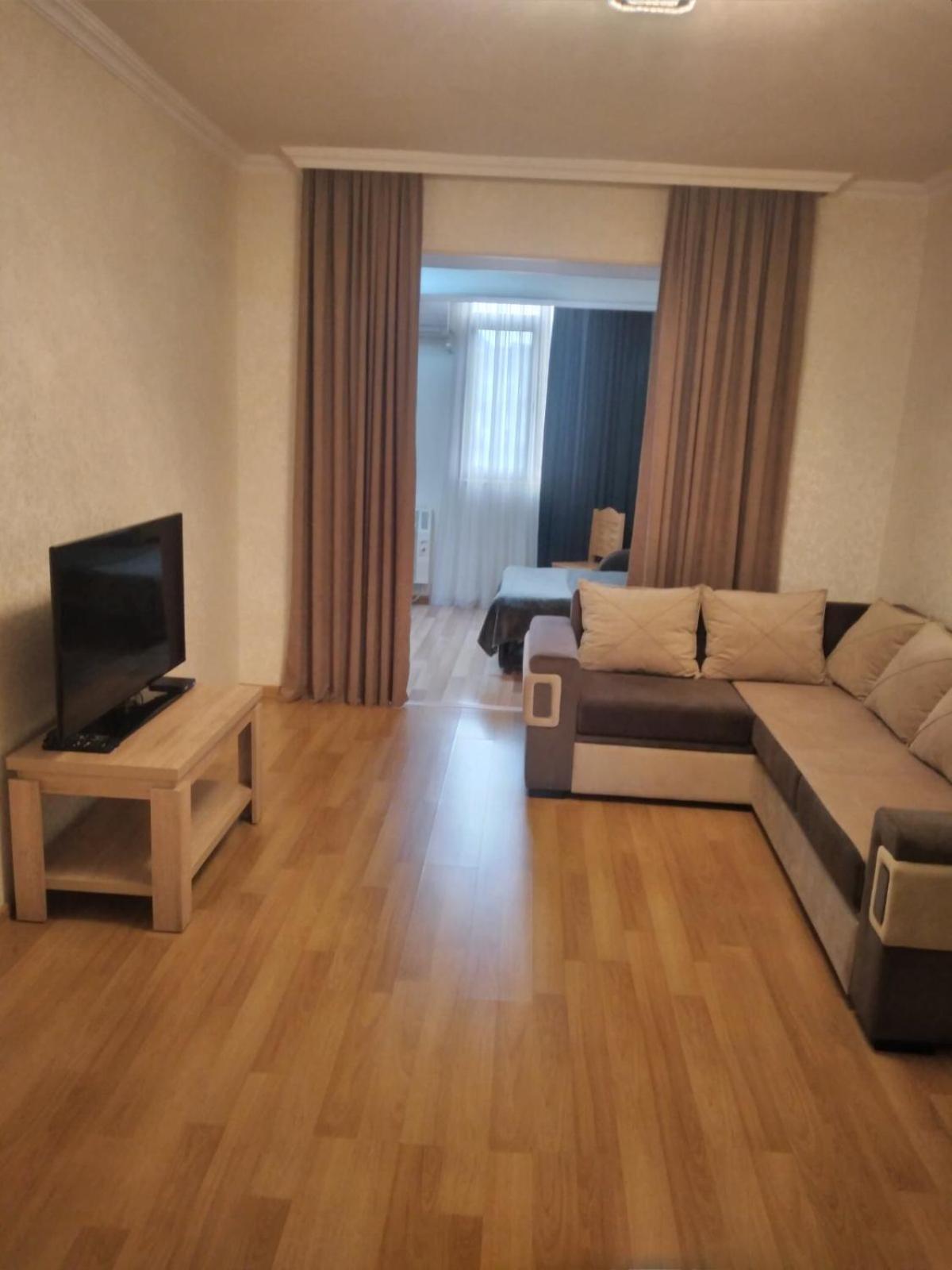 Izi'S Cozy Apartment Kutaisi Exteriör bild